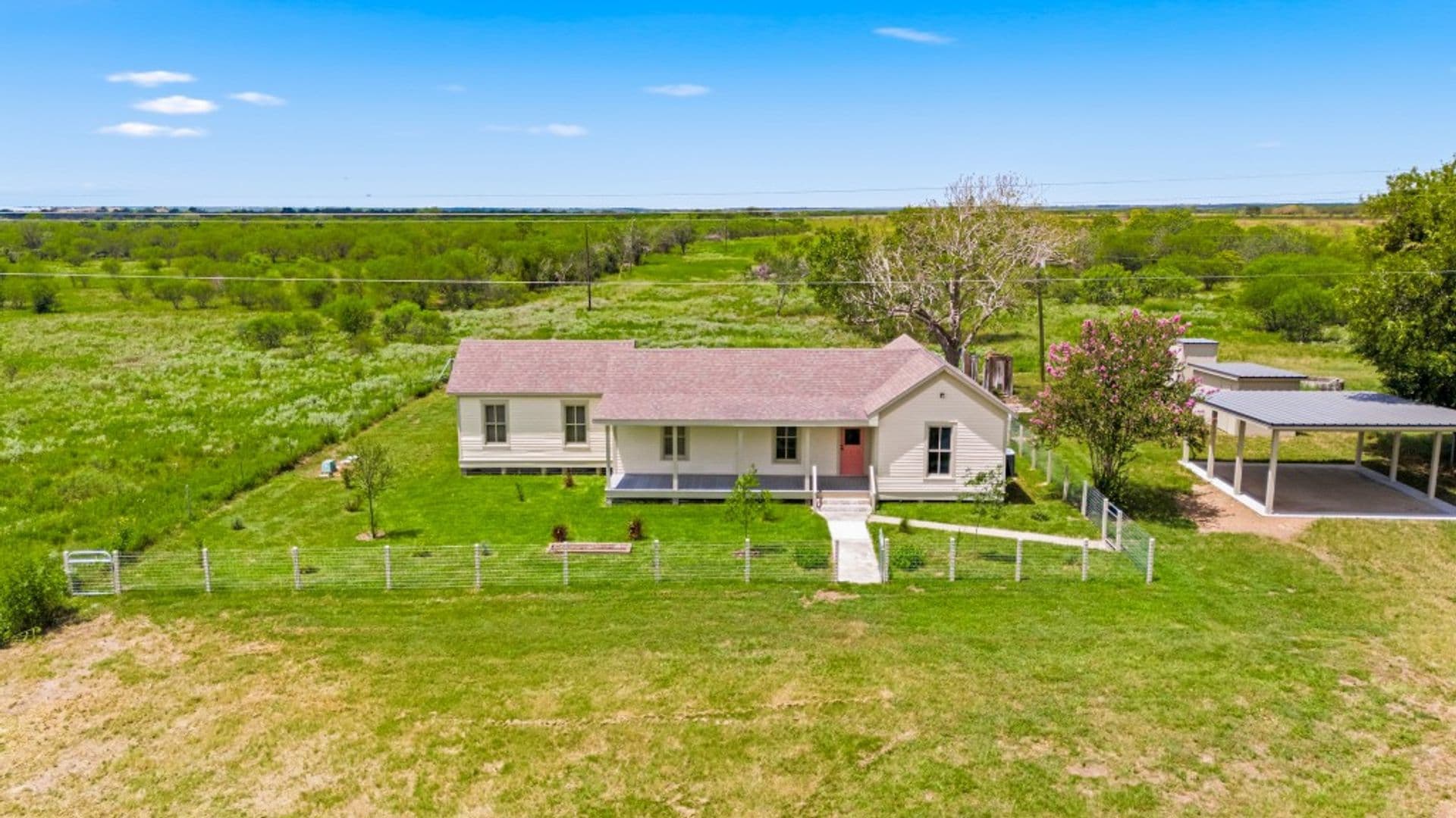 Nursery House: 14851 US Hwy 87 N
