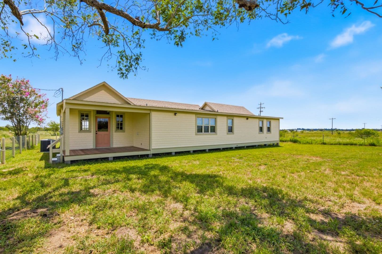 Nursery House: 14851 US Hwy 87 N