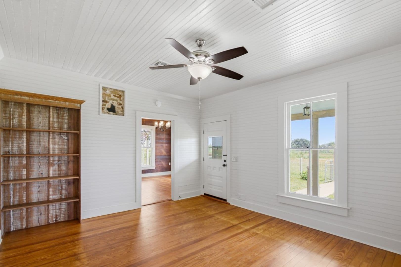 Nursery House: 14851 US Hwy 87 N