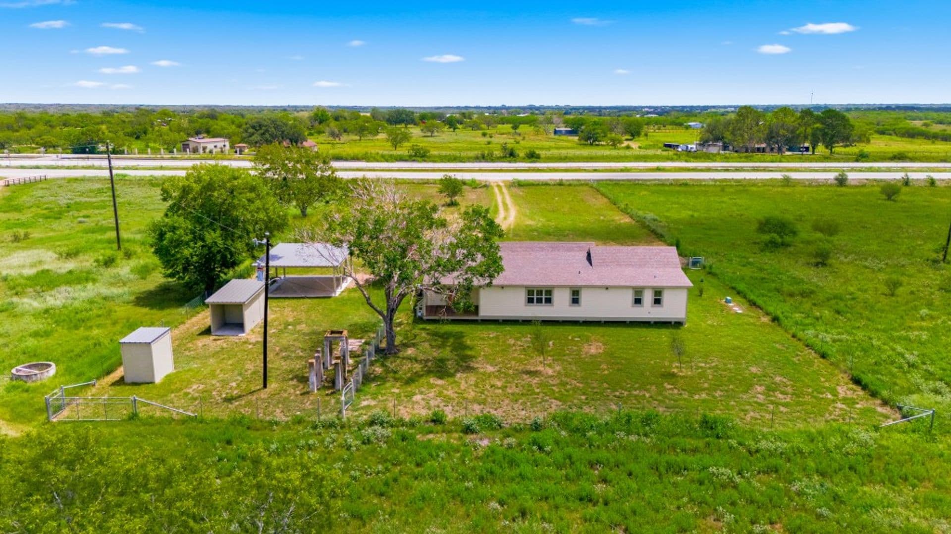 Nursery House: 14851 US Hwy 87 N