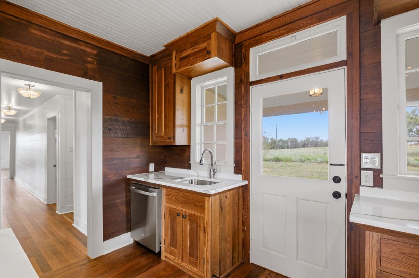 Nursery House: 14851 US Hwy 87 N
