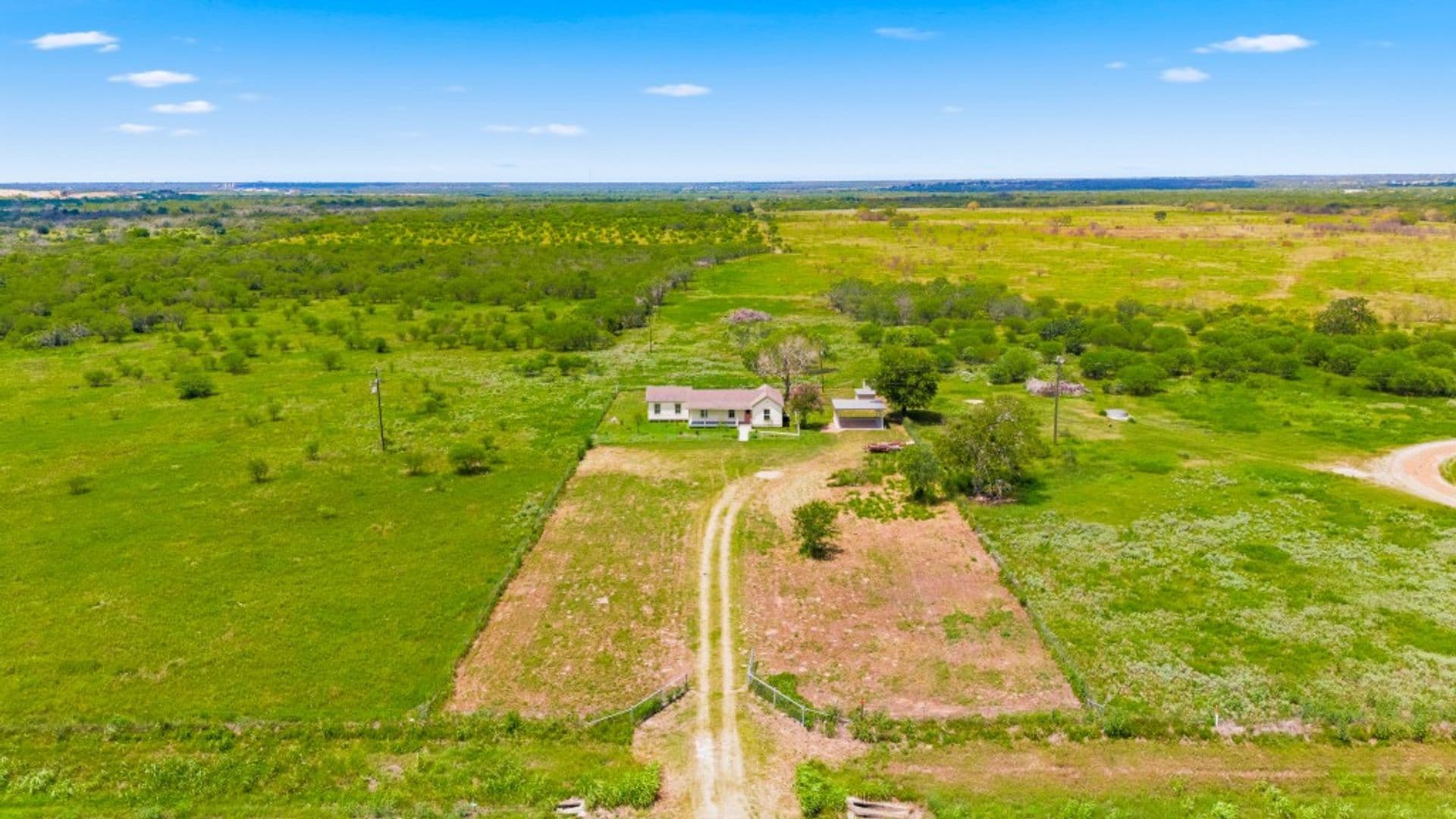 Nursery House: 14851 US Hwy 87 N