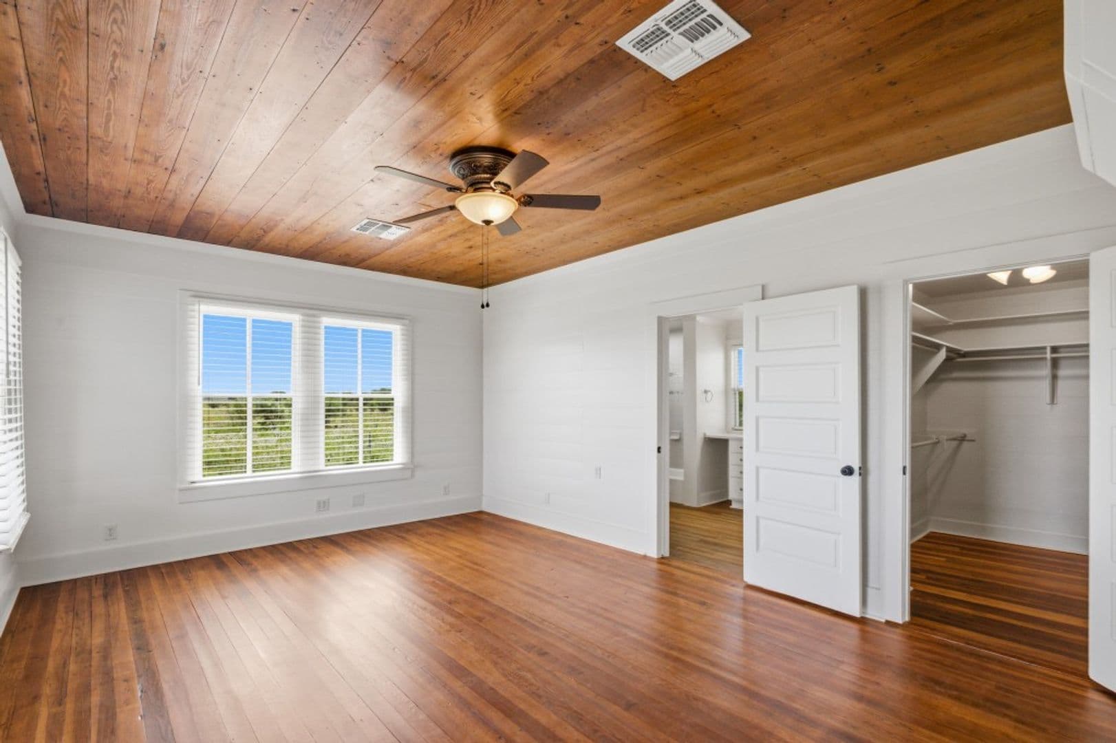 Nursery House: 14851 US Hwy 87 N