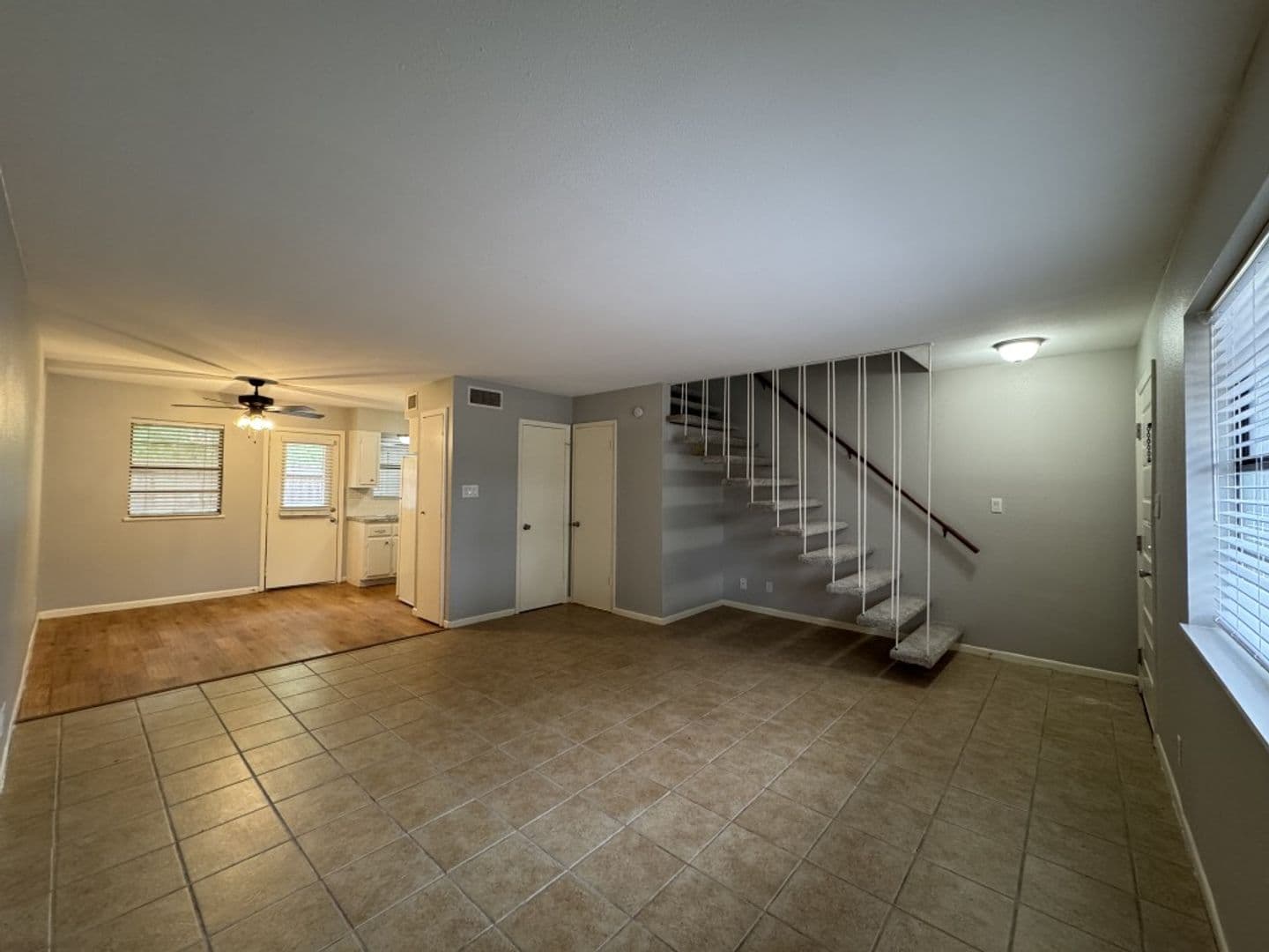 Victoria Apartment: 1702 N Moody