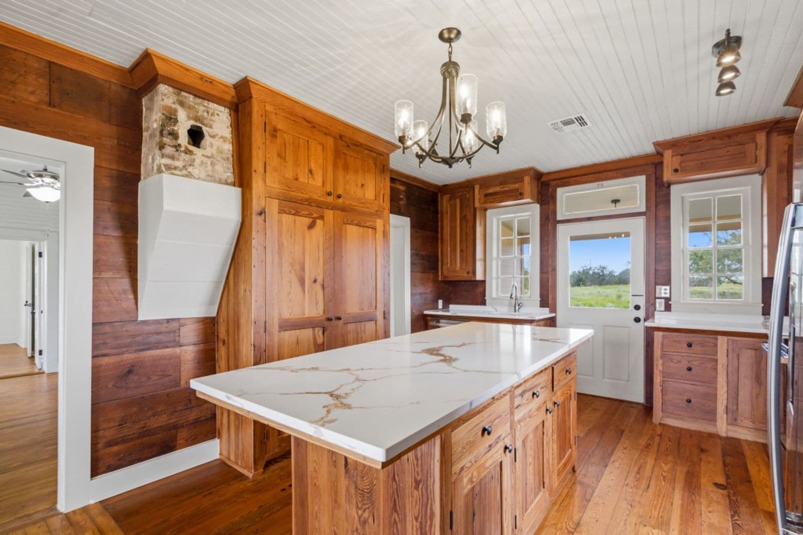 Nursery House: 14851 US Hwy 87 N
