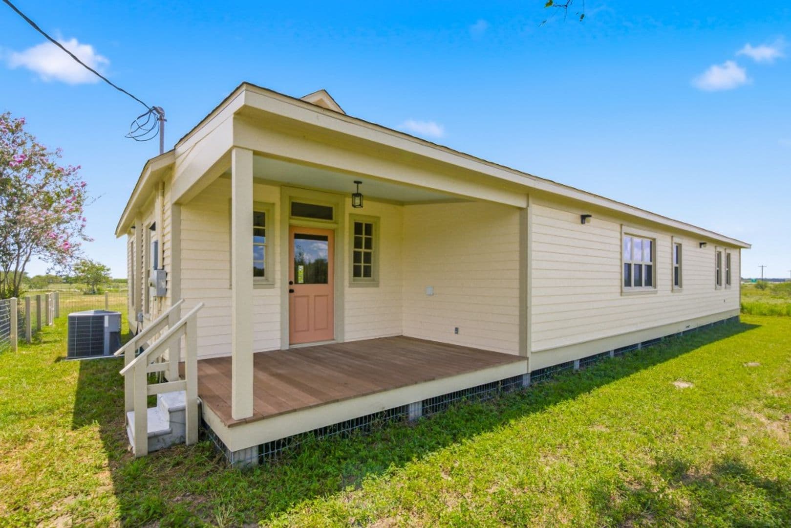 Nursery House: 14851 US Hwy 87 N