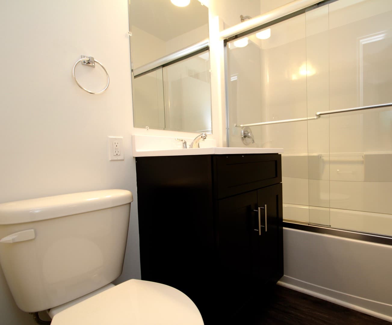 Norwalk Apartment: 204 Flax Hill Road