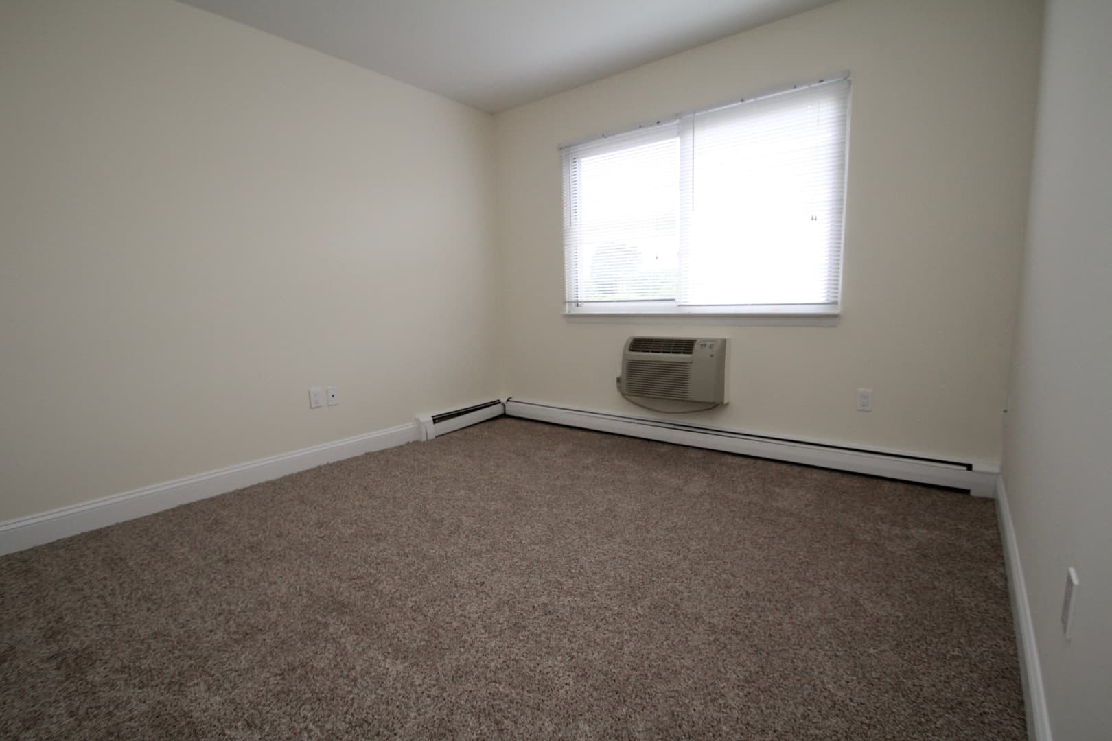 Norwalk Apartment: 204 Flax Hill Road