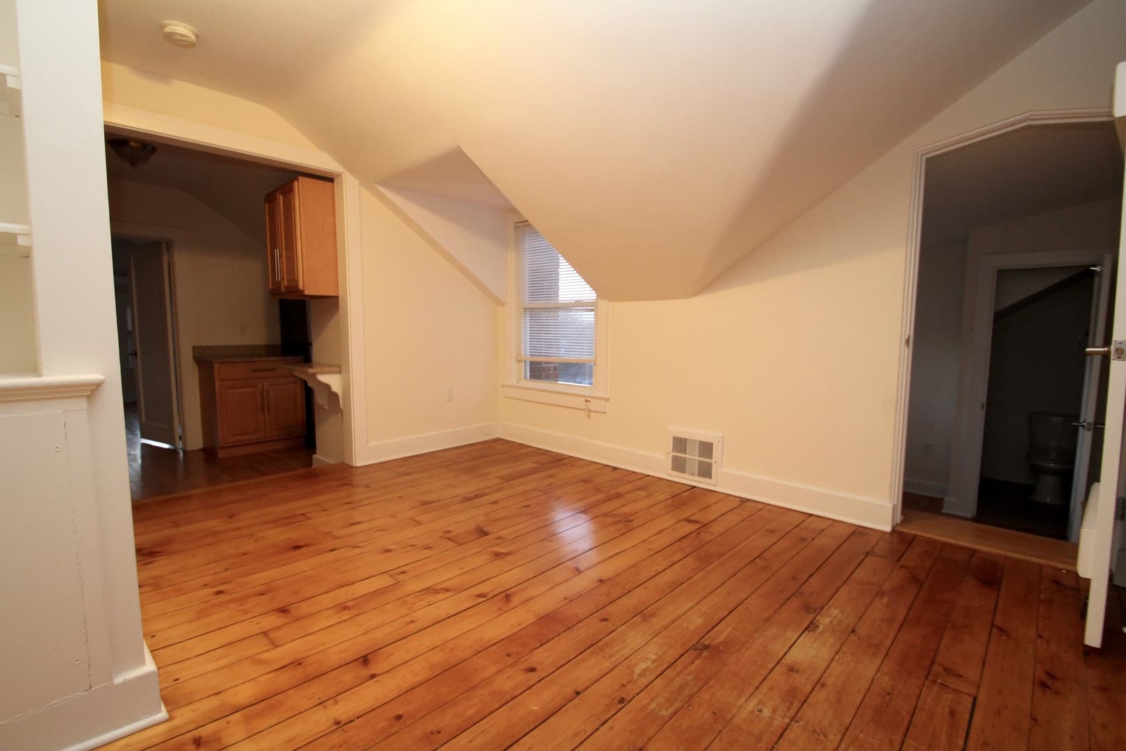 Wilton Apartment: 3 Hubbard Rd