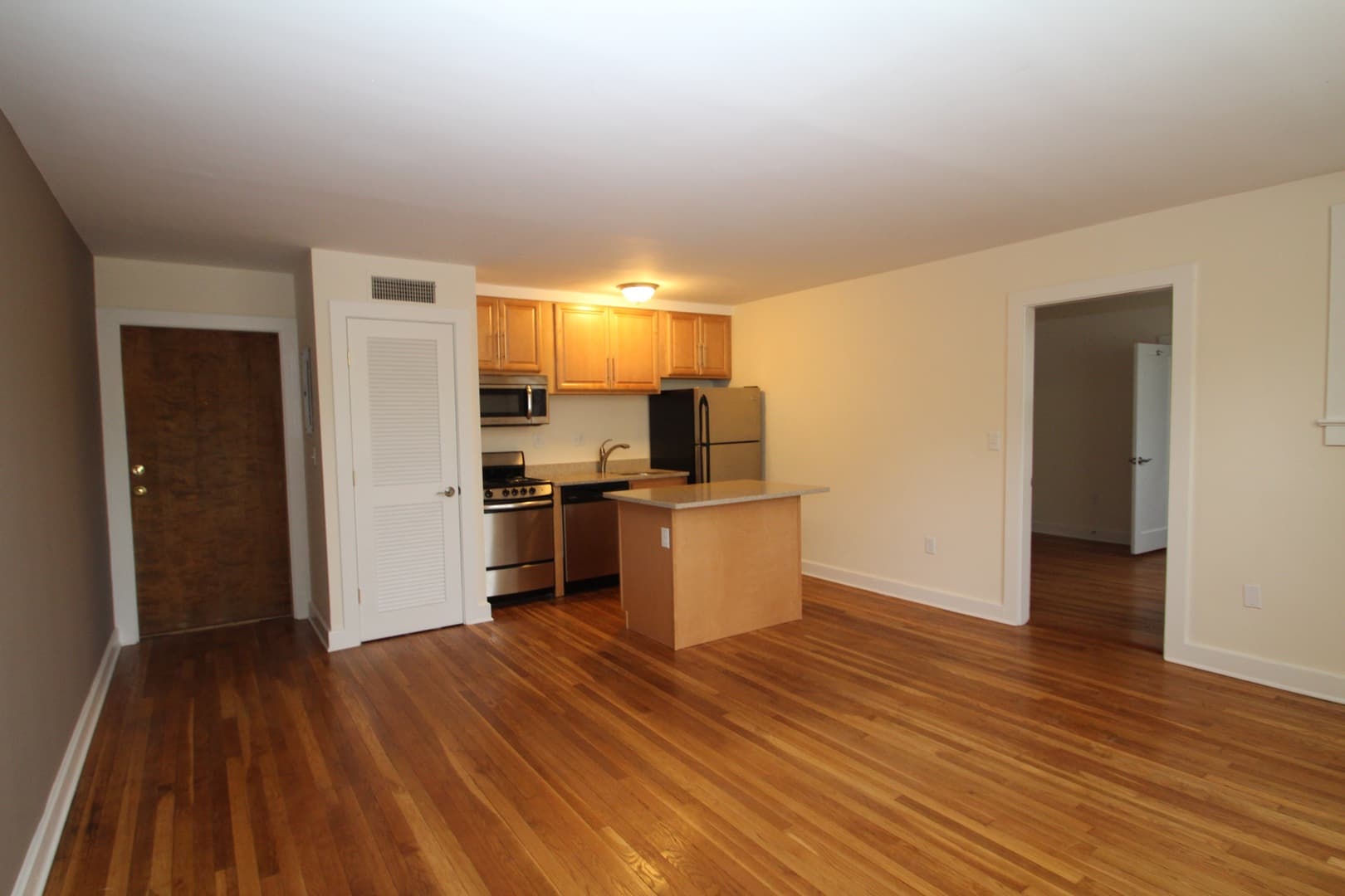 Wilton Apartment: 3 Hubbard Rd