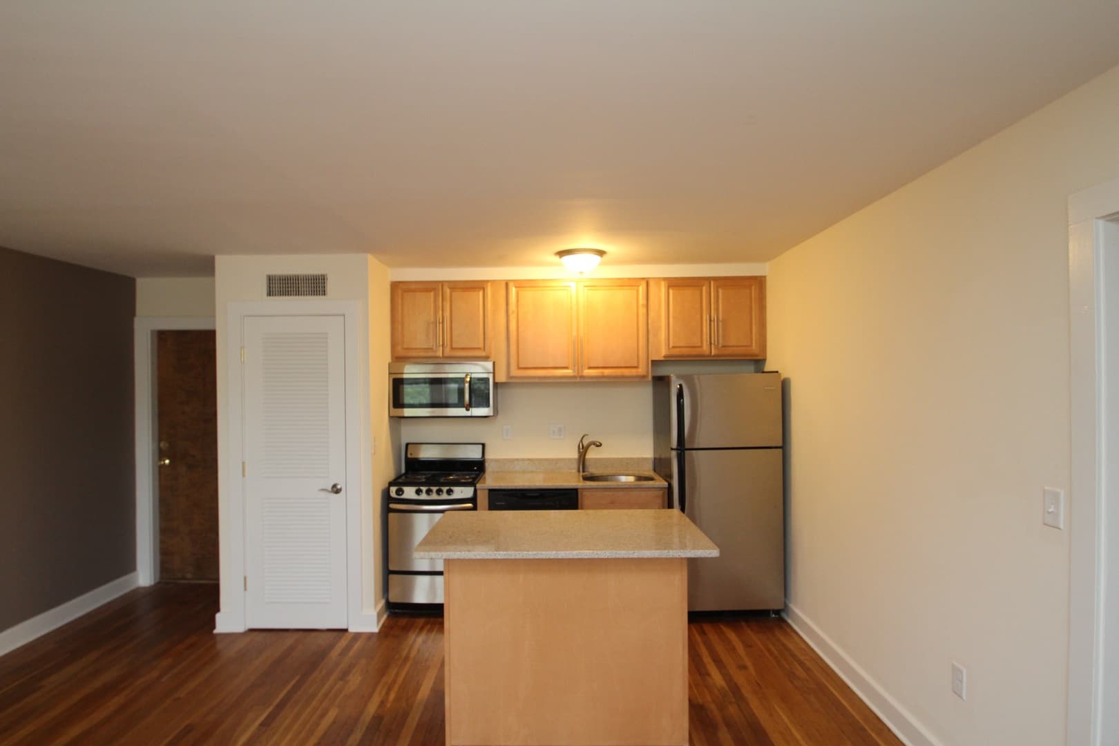 Wilton Apartment: 3 Hubbard Rd