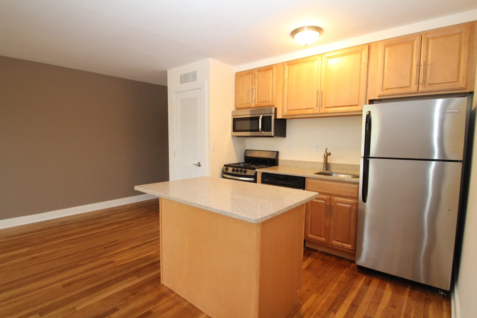 Wilton Apartment: 3 Hubbard Rd