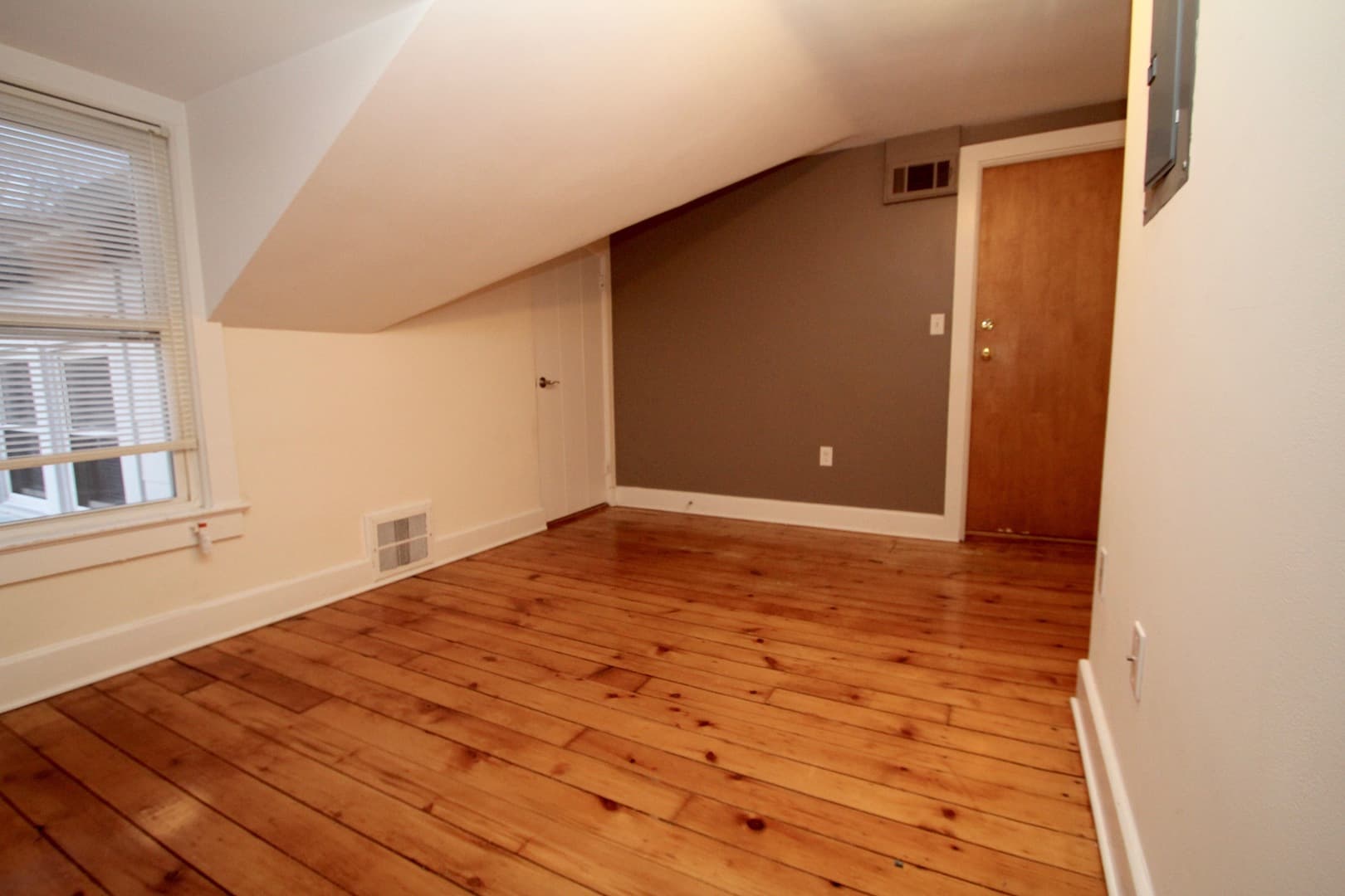 Wilton Apartment: 3 Hubbard Rd