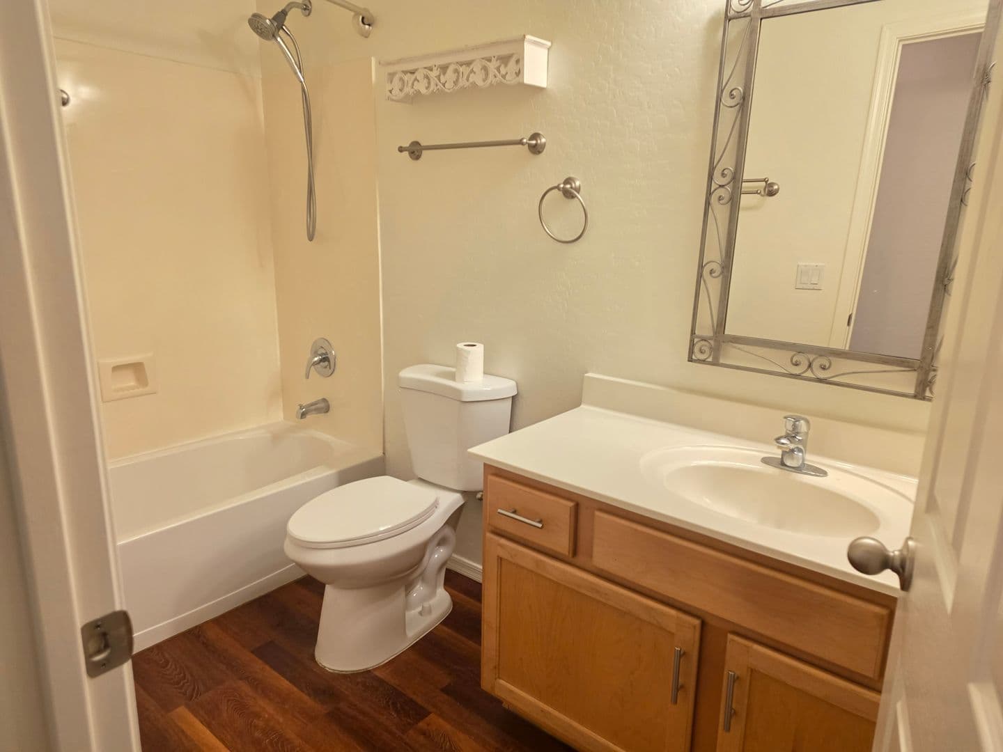 Maricopa House: 22175 N Bishop Dr