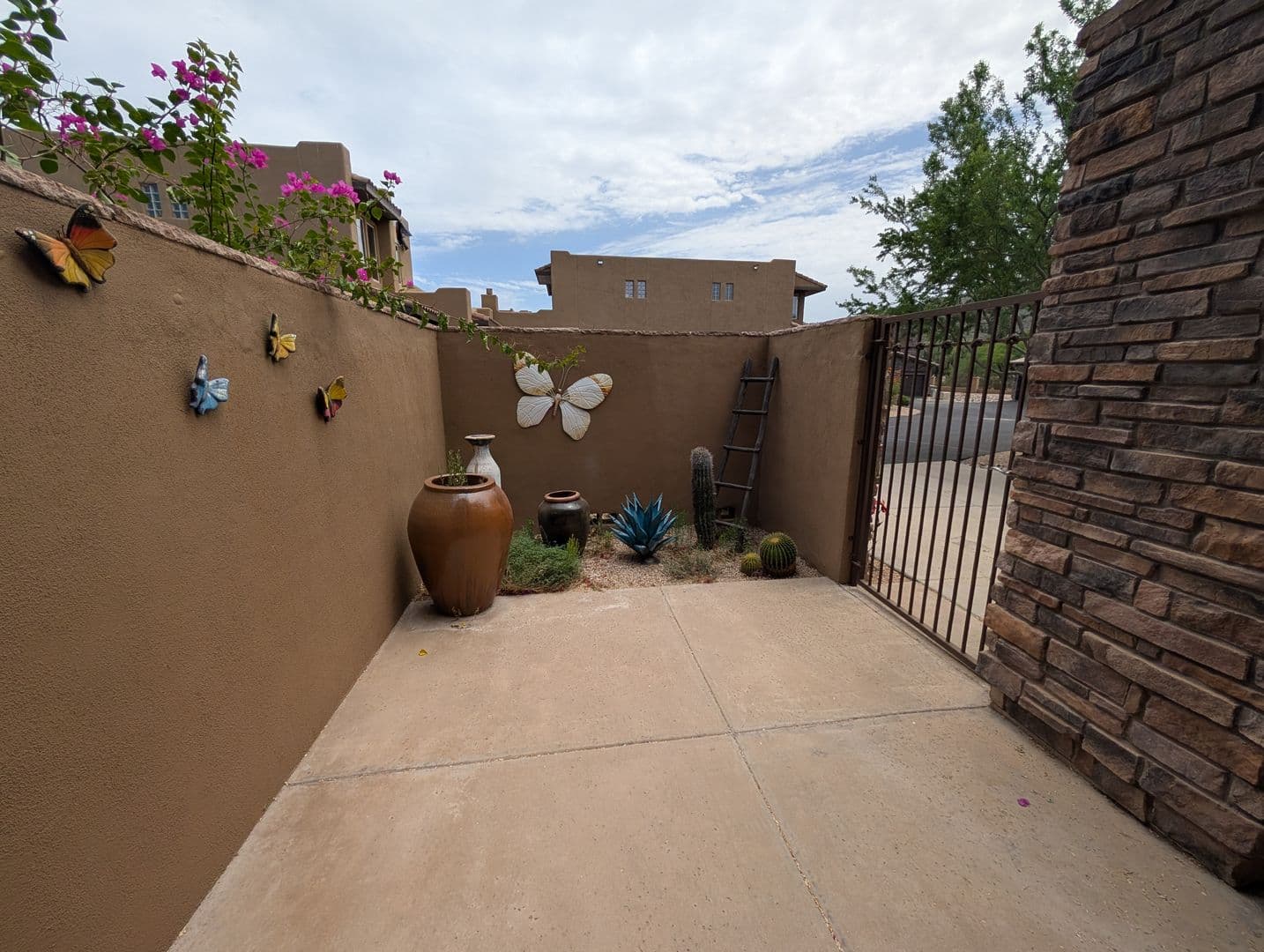 Cave Creek House: 6145 E Cave Creek Rd., #102