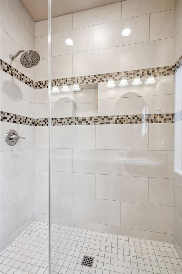 Cave Creek House: 6145 E Cave Creek Rd. #203