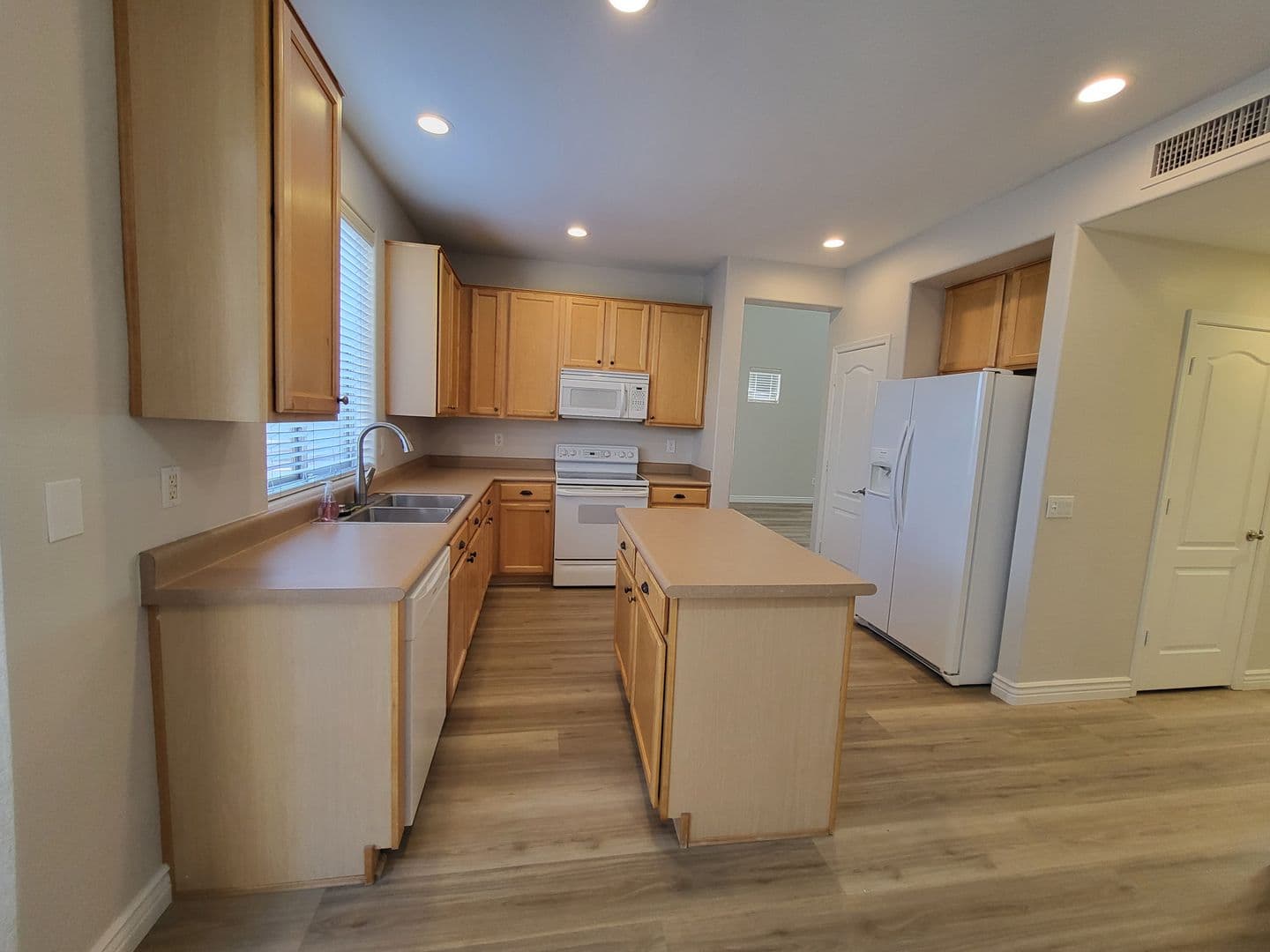 Chandler House: 833 E Sheffield Ave.