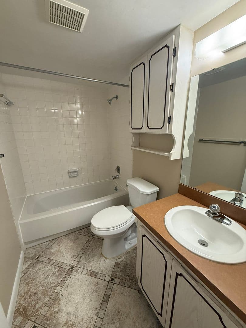 DELTONA Condo: 130 JASMINE WOODS CT.