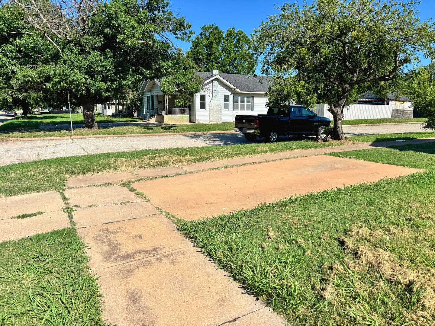 Wichita Falls Apartment: 1652 Collins Avenue