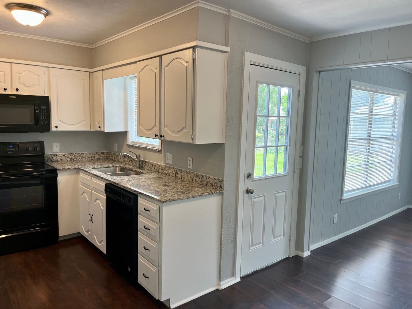 River Oaks House: 5021 Blackstone Dr