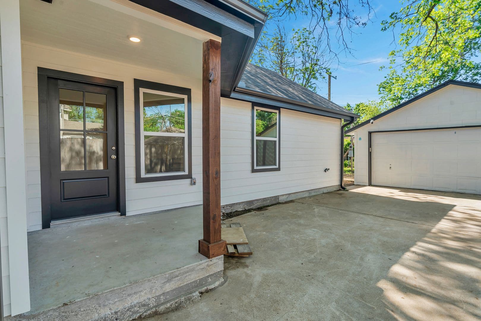 Fort Worth House: 2525 Benbrook Blvd