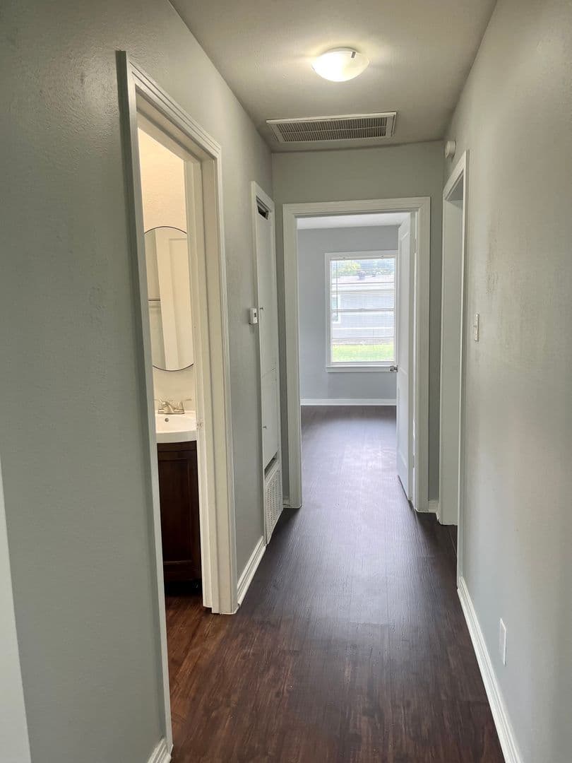 River Oaks House: 5021 Blackstone Dr