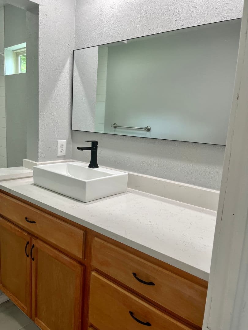 River Oaks House: 5021 Blackstone Dr
