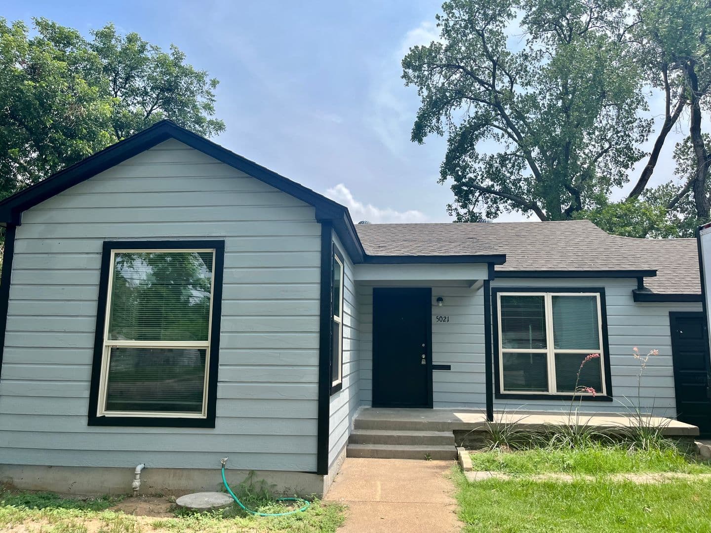River Oaks House: 5021 Blackstone Dr