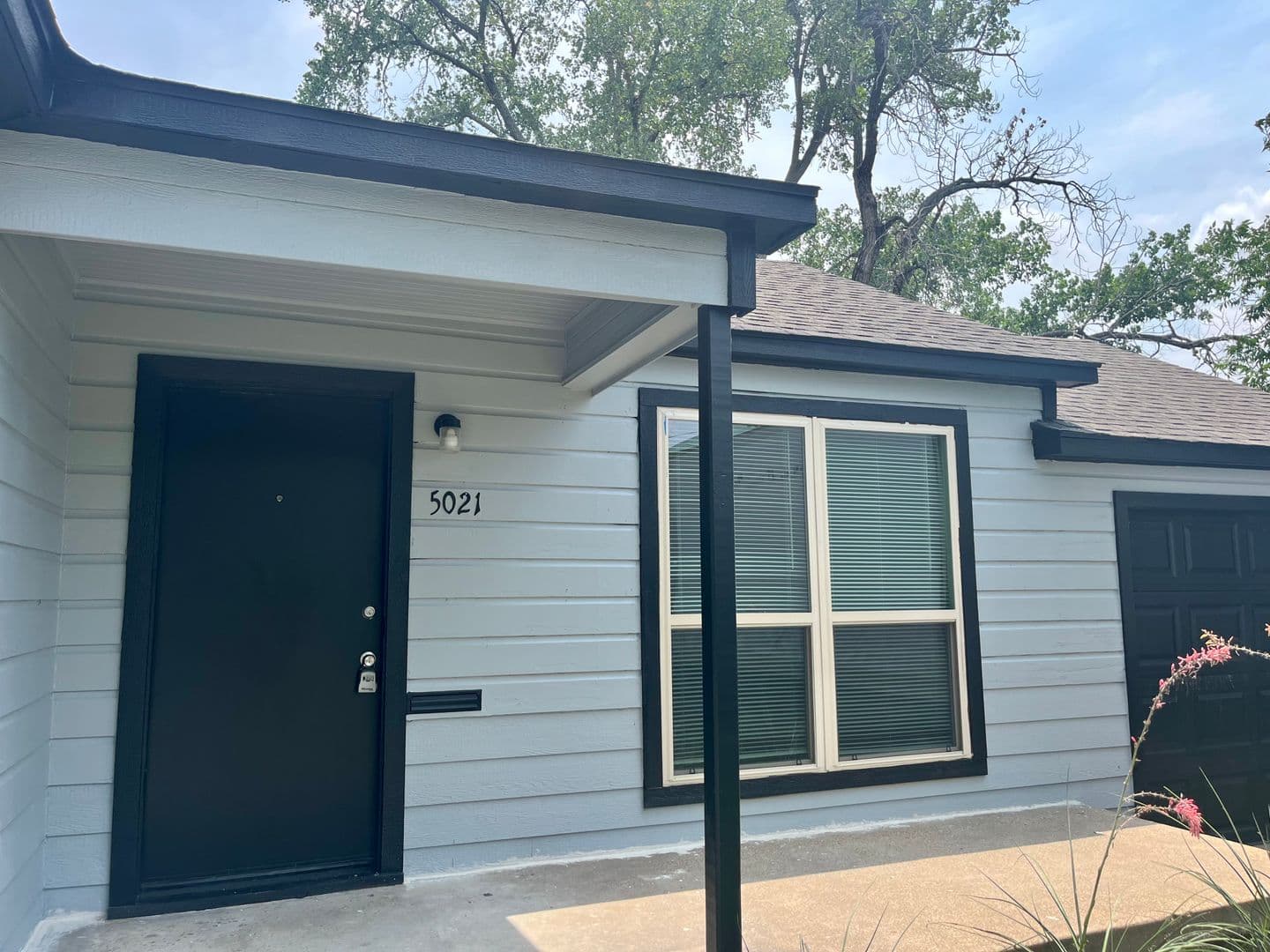 River Oaks House: 5021 Blackstone Dr