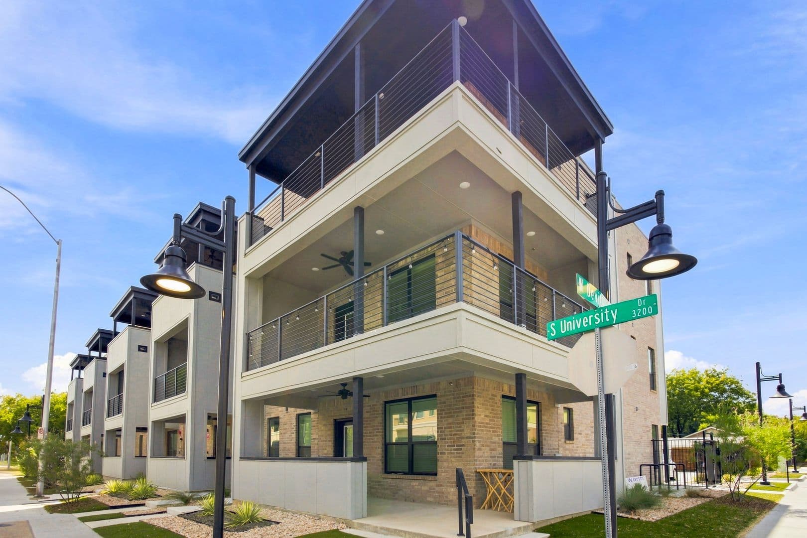 Fort Worth Condo: 3208 S University Dr