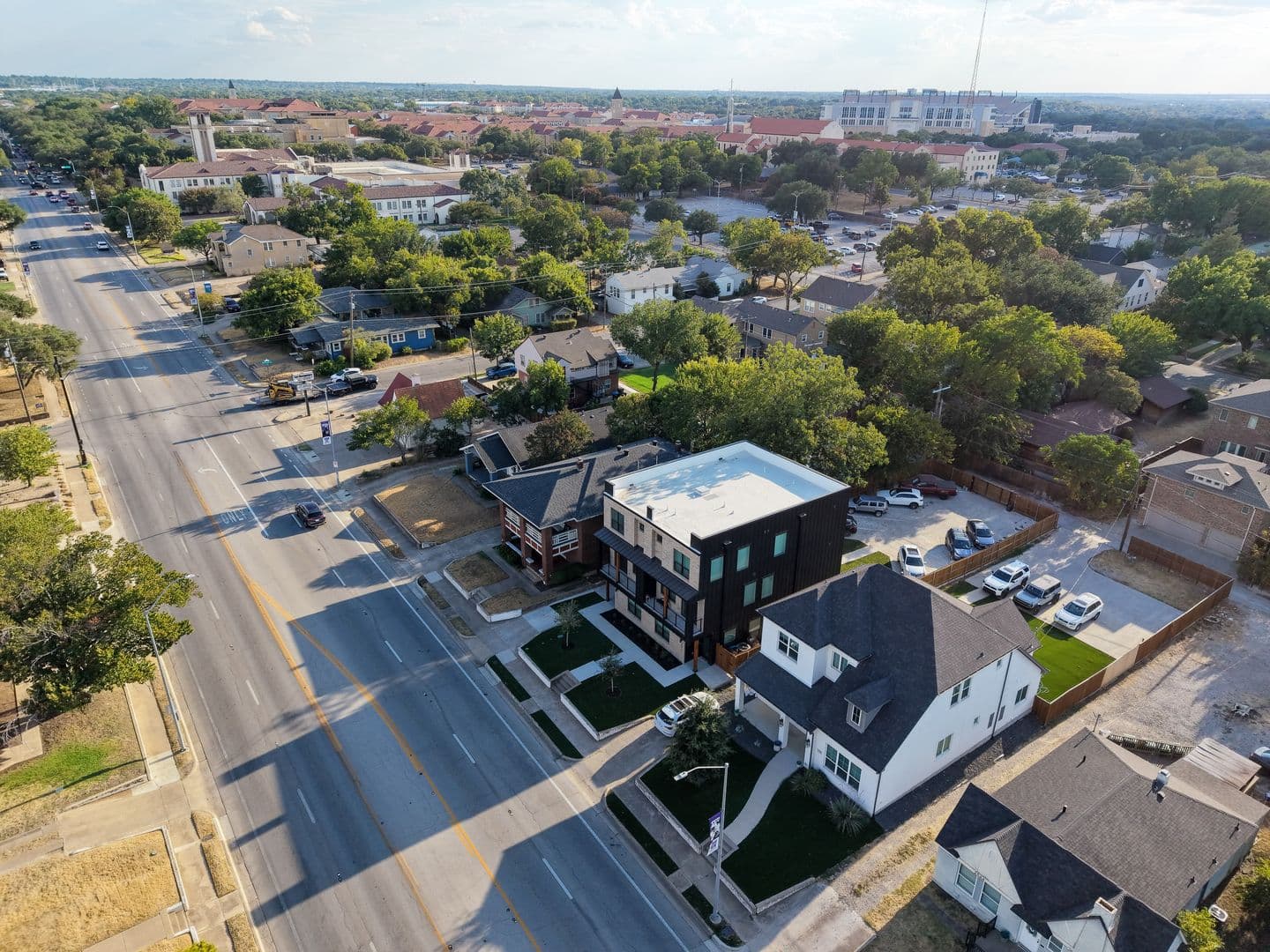 Fort Worth House: 2554 S University Drive