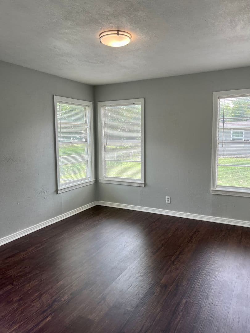 River Oaks House: 5021 Blackstone Dr
