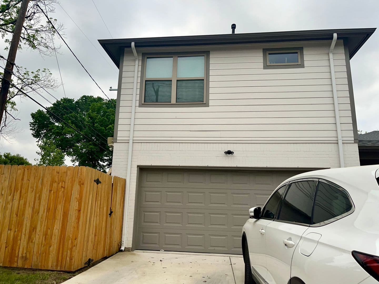 Fort Worth House: 2901 Livingston Ave