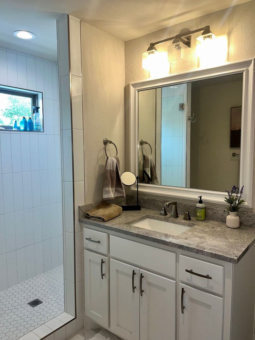 Fort Worth House: 2901 Livingston Ave