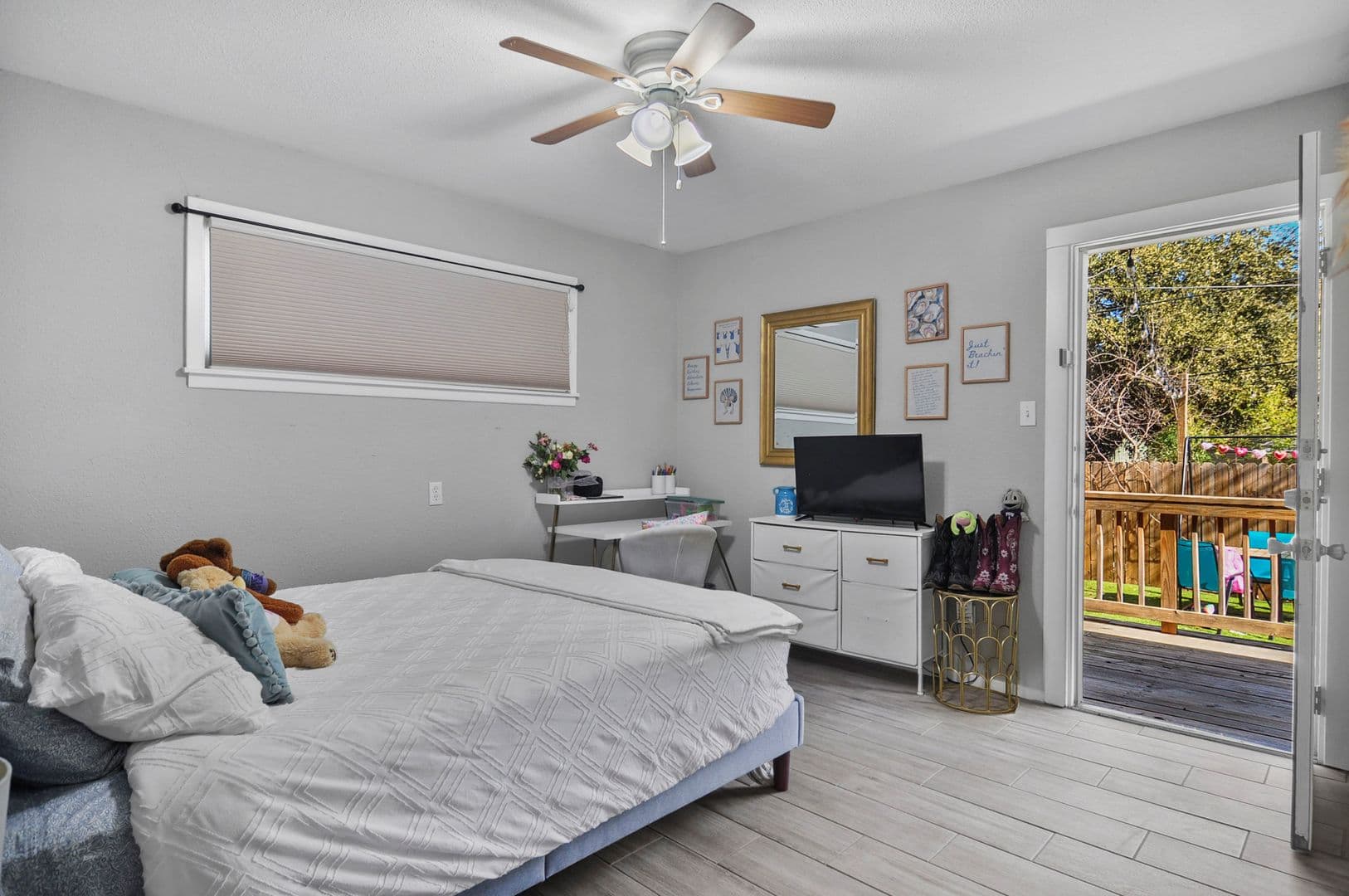 Fort Worth House: 2733 Sandage Ave