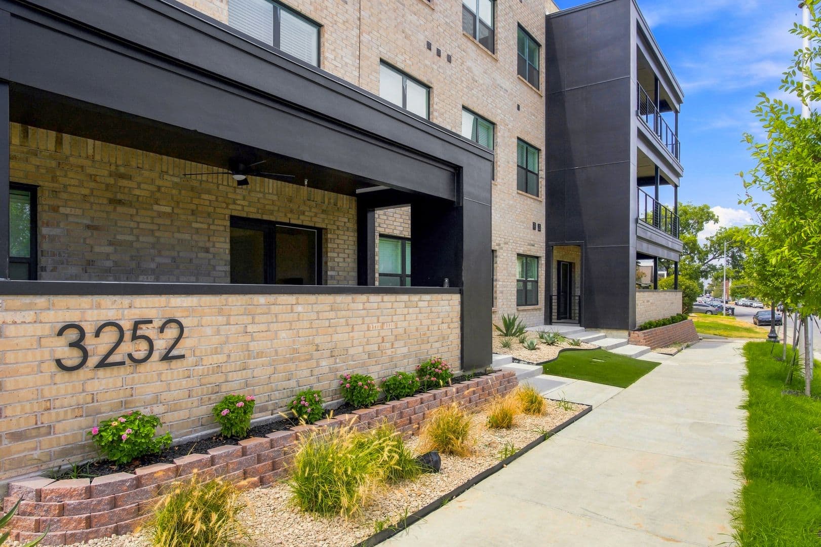 Fort Worth Condo: 3252 Mcart Ave