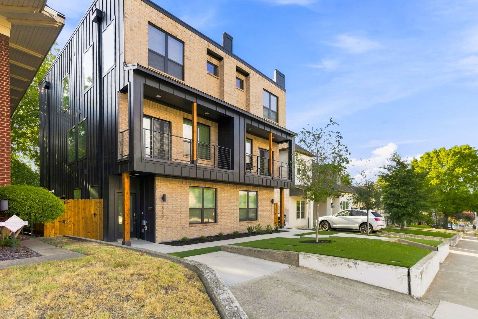 Fort Worth House: 2554 S University Drive