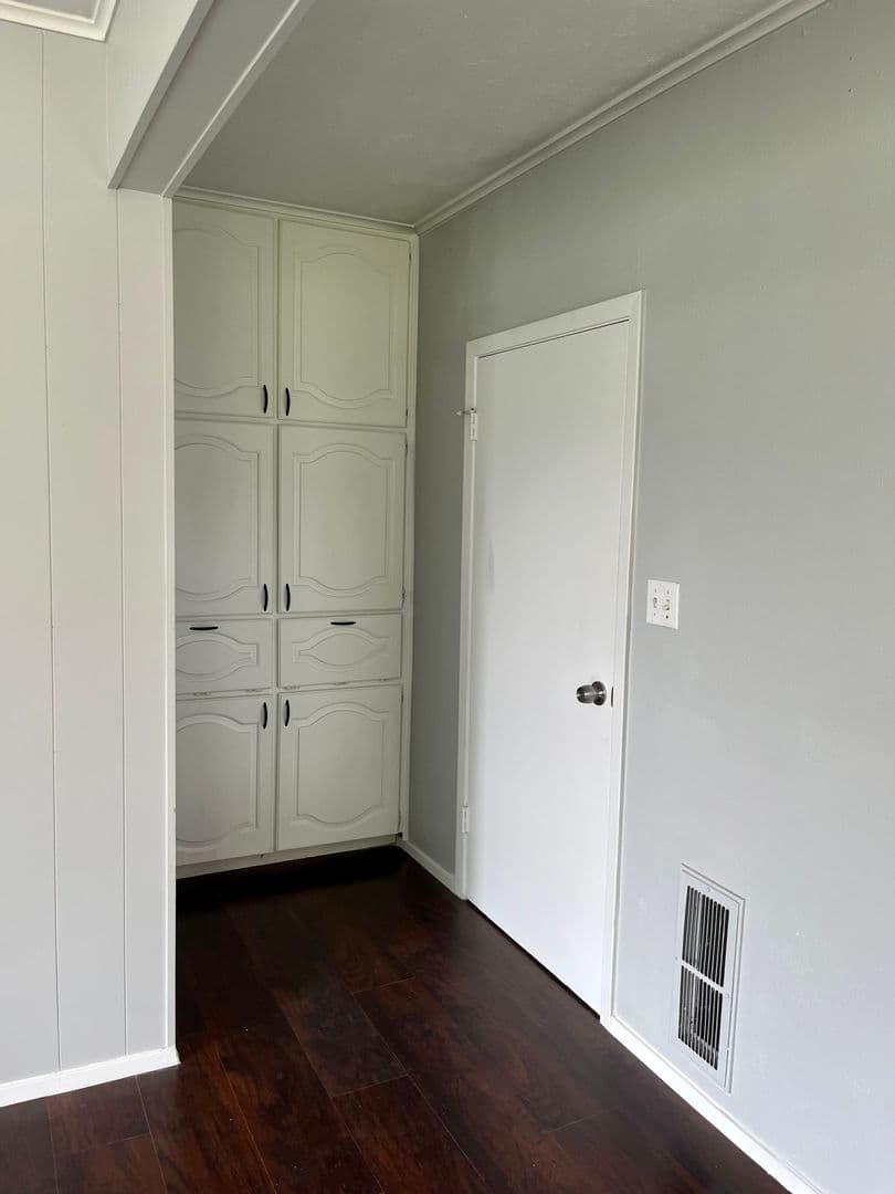 River Oaks House: 5021 Blackstone Dr