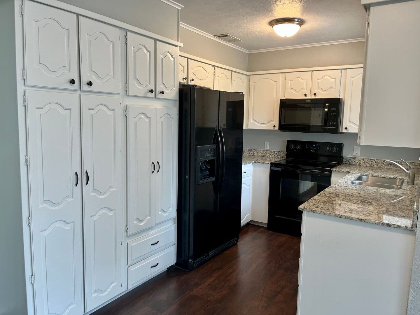 River Oaks House: 5021 Blackstone Dr