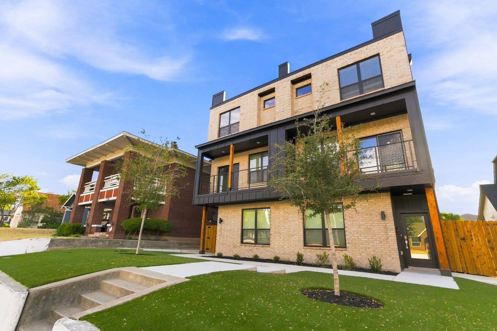 Fort Worth House: 2554 S University Drive