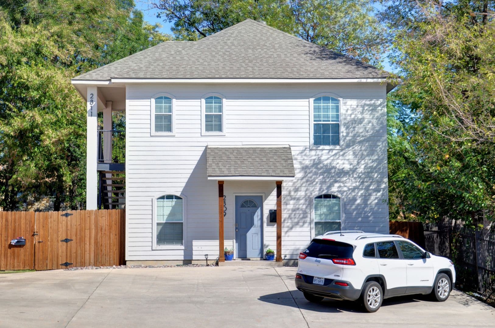 Fort Worth House: 2811 Wayside Dr