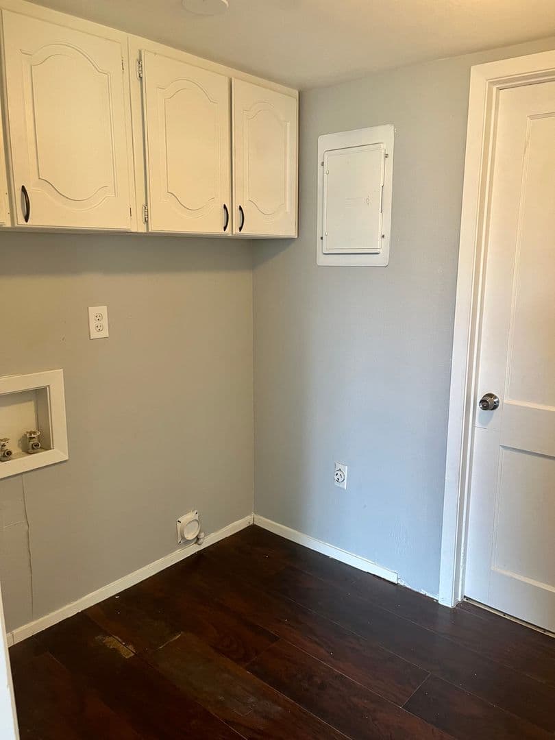 River Oaks House: 5021 Blackstone Dr