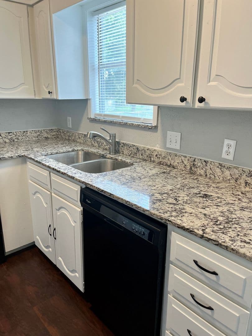 River Oaks House: 5021 Blackstone Dr