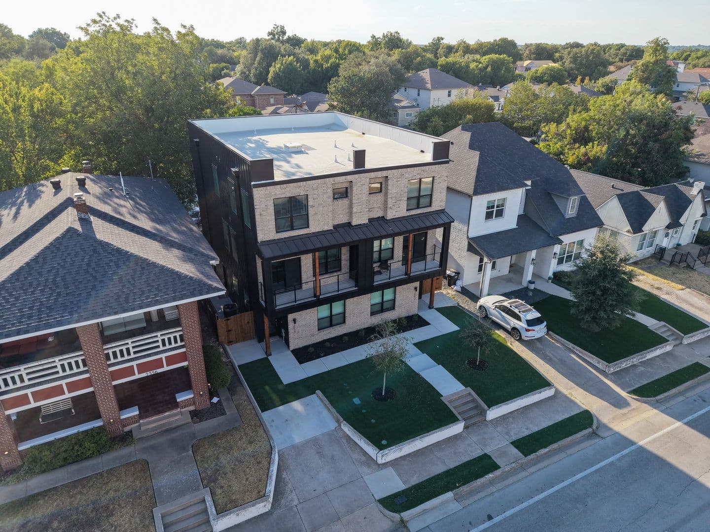 Fort Worth House: 2554 S University Drive
