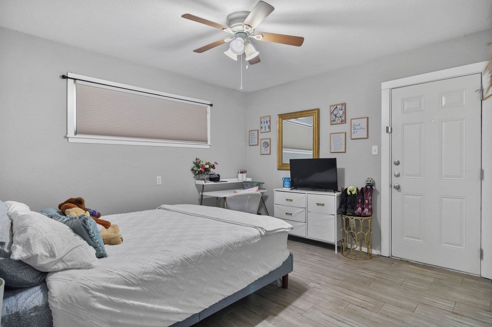 Fort Worth House: 2733 Sandage Ave