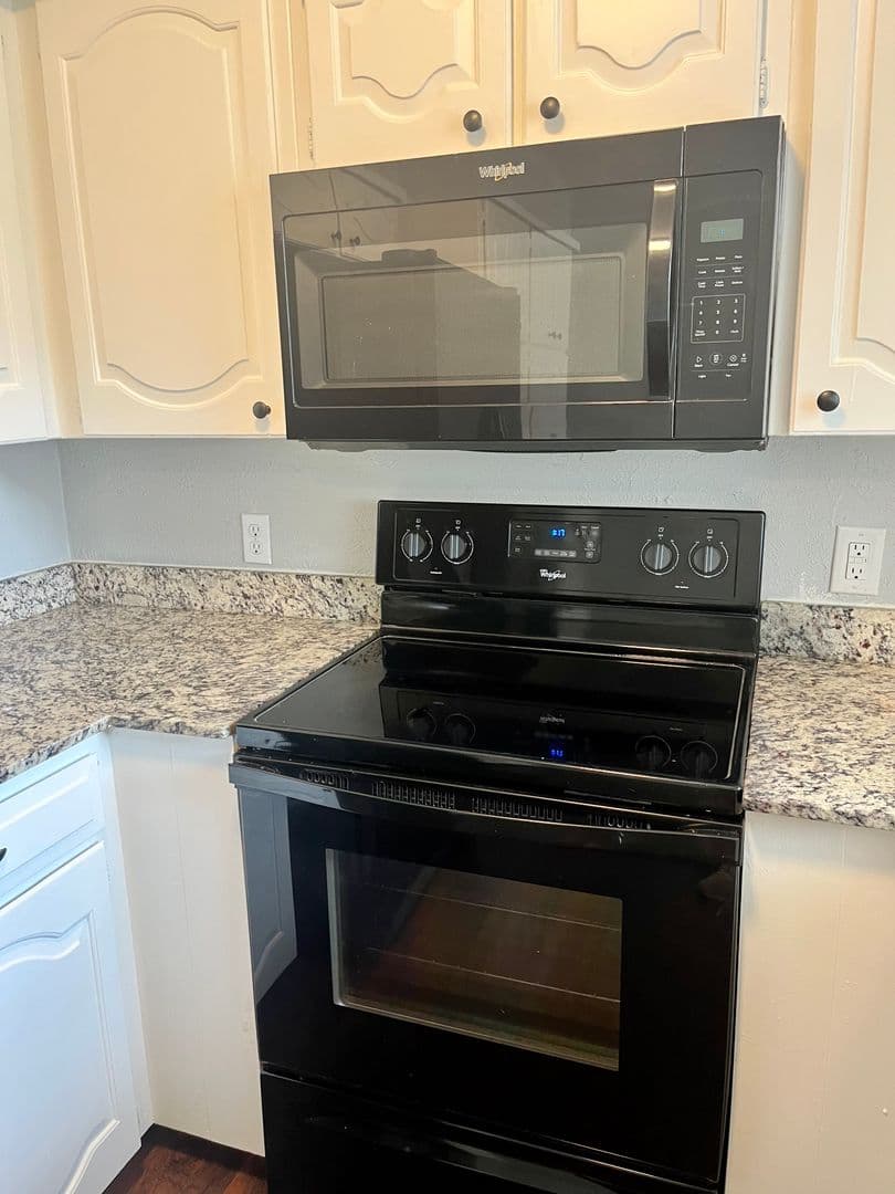River Oaks House: 5021 Blackstone Dr
