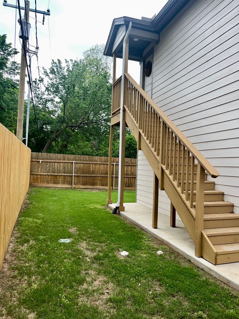 Fort Worth House: 2901 Livingston Ave