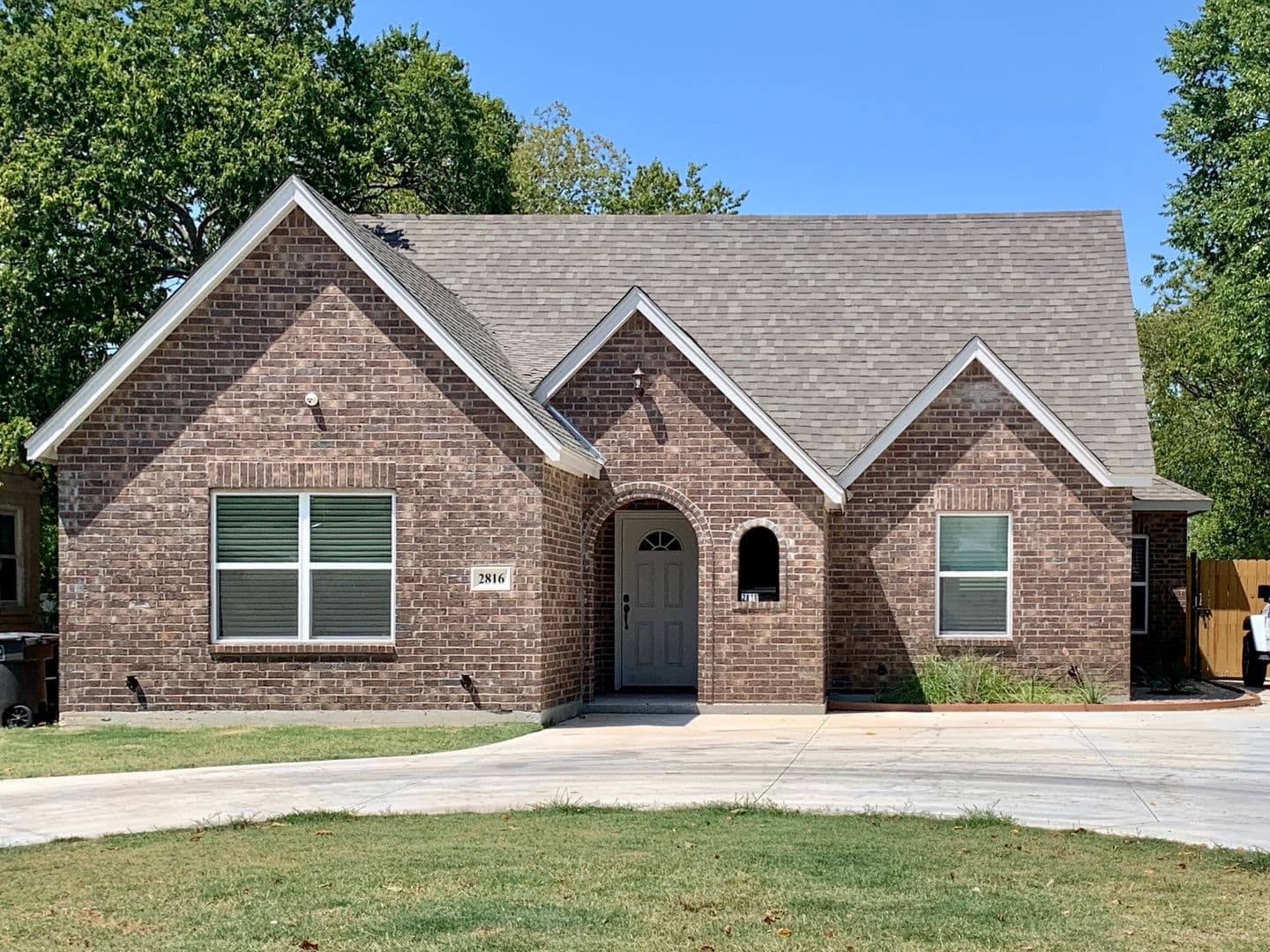 Fort Worth House: 2816 W Biddison Street