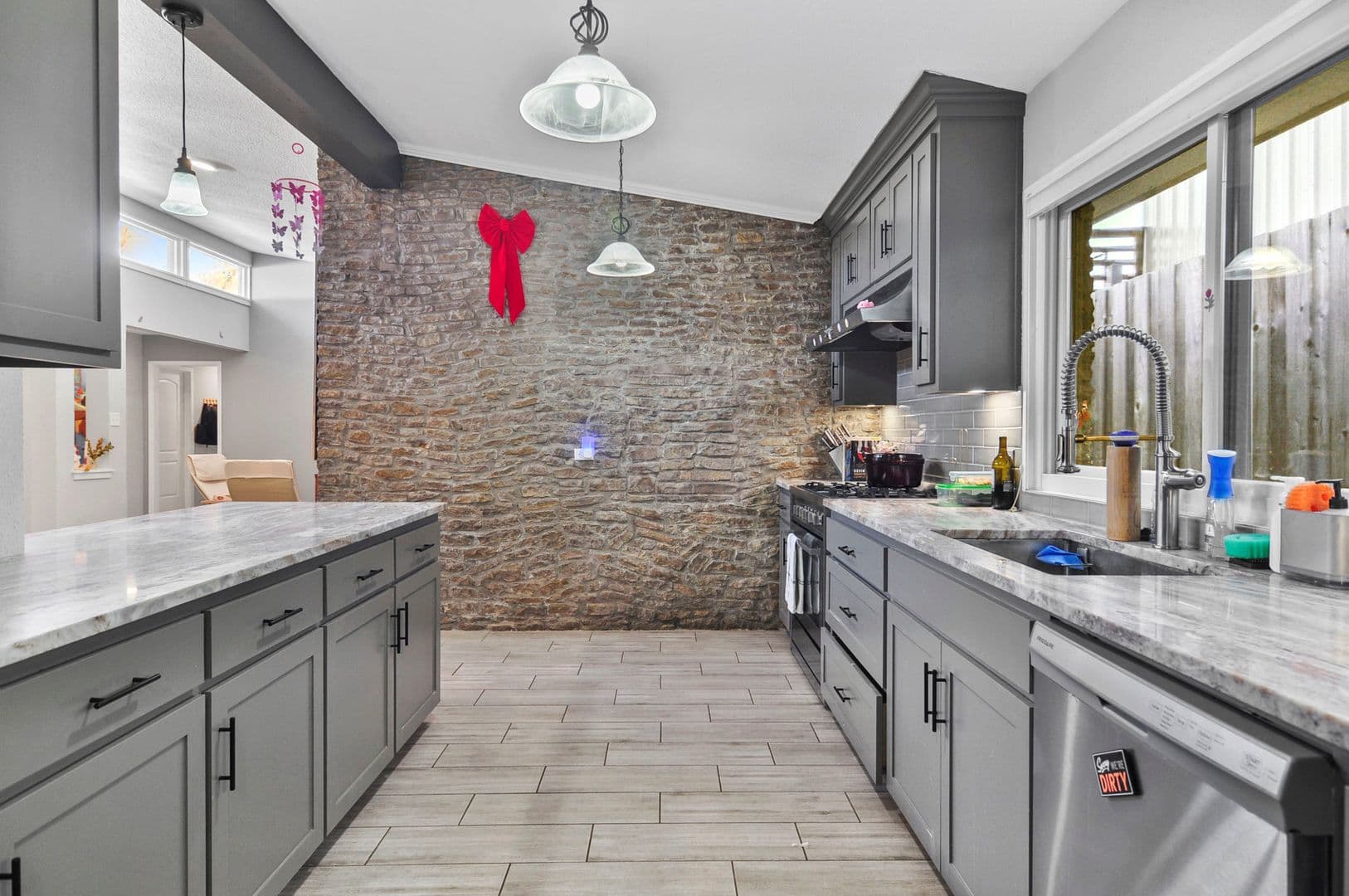 Fort Worth House: 2733 Sandage Ave
