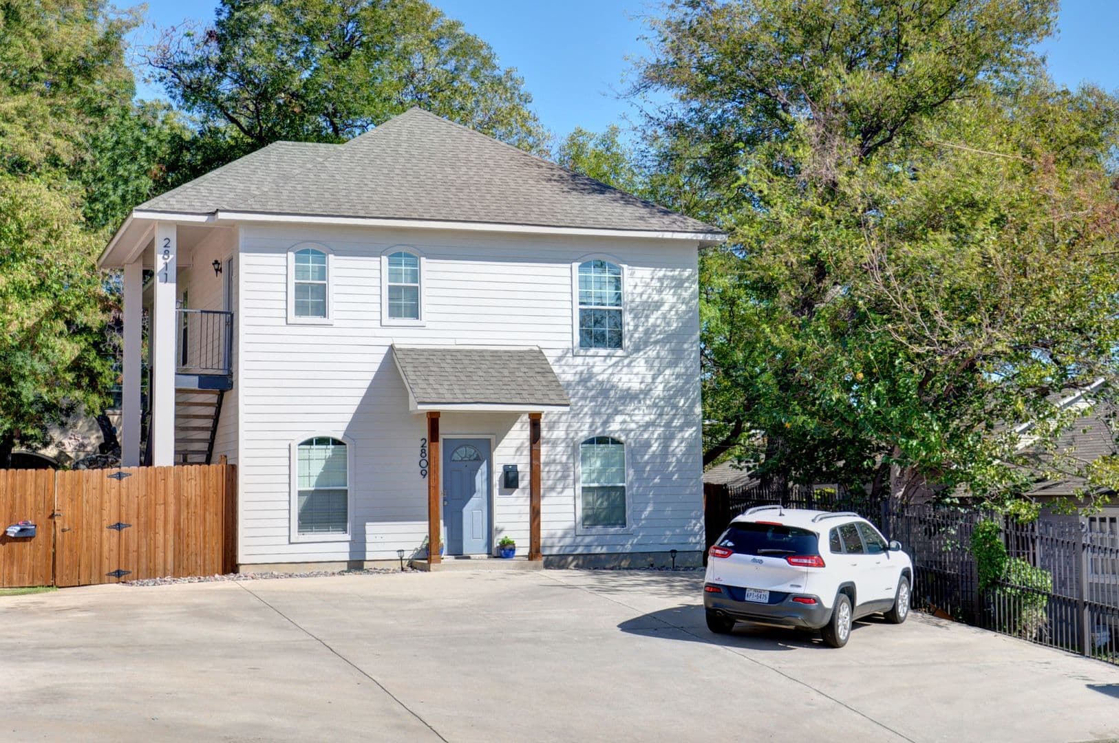 Fort Worth House: 2811 Wayside Dr